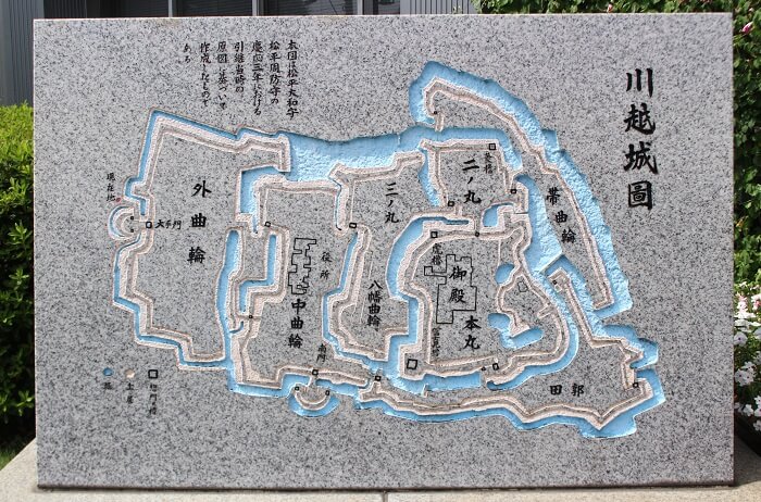 川越市役所前、川越城図、碑