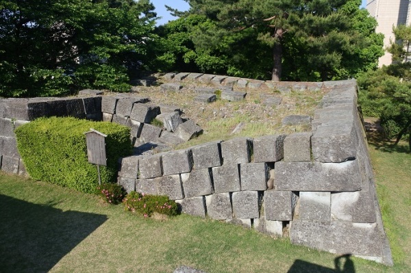 福井城　小天守台