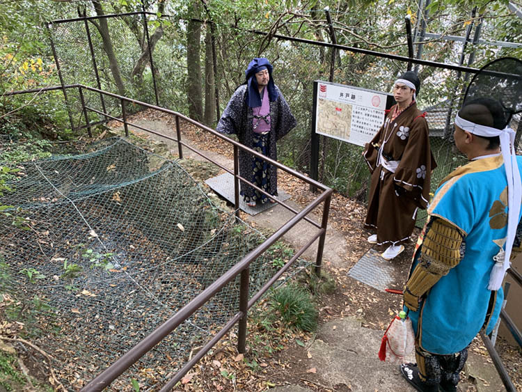 岐阜城、山頂井戸跡