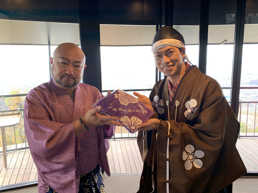 岐阜城、信長どて丼