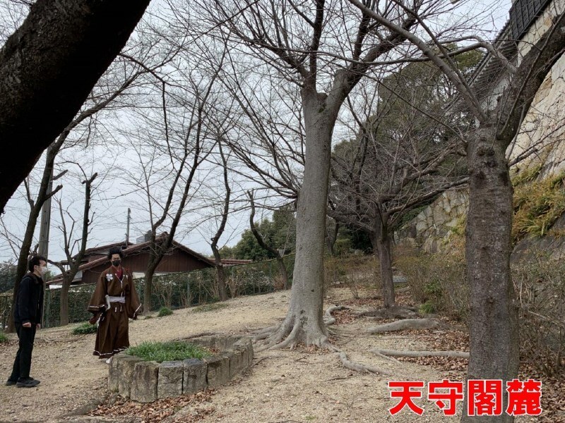 岩崎城、前田慶次、天守閣麓