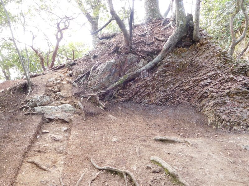 稲葉山城一の門址