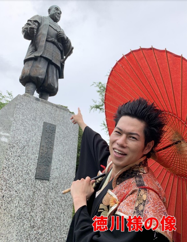 岡崎城、家康像