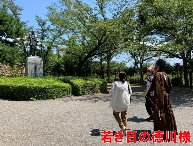 浜松城、徳川家康像