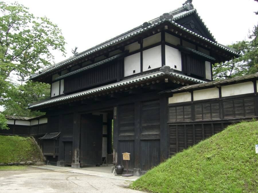 弘前城、三の丸追手門