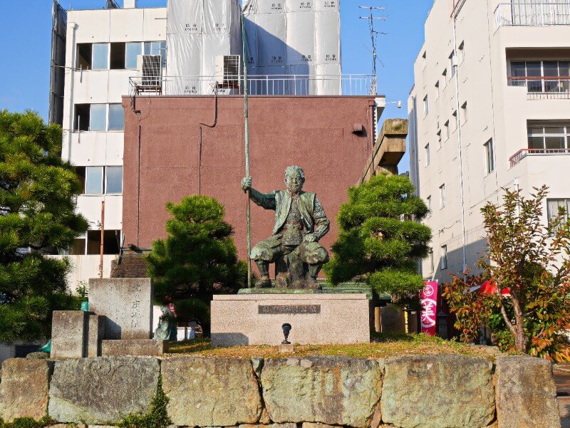 北ノ庄城、柴田勝家の像