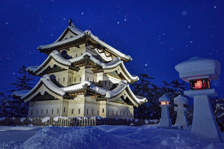 弘前城、雪燈籠まつり