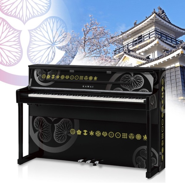 浜松城歴代城主家紋ラッピングピアノ展示