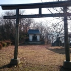 尾根の突端にある矢代神社です。
