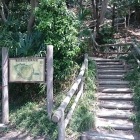 ここを登ると城址公園