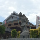 能島村上水軍博物館 建物と村上武吉像