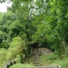 麓にある熊野神社