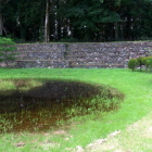 庭園跡と復元石積土塁