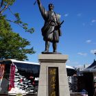 堀尾吉晴公像