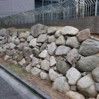 ドーンセンター脇に移築復元された豊臣期の石垣
