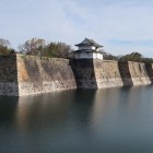 南外堀越しの六番櫓。水堀と高石垣、最高！
