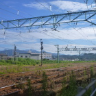 御館跡から見た春日山城。右側のちょっとだけ高い山です。