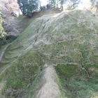 茶臼廓から小廓・本郭を望む