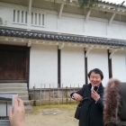 伏見櫓の前で