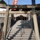 男山八幡宮の石鳥居。姫路城主・榊原政邦の寄進によるもの