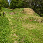 虎口と土橋と堀(遺構満載写真)