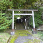 寿亀山神社の左手に登城口