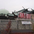 石浜神社を見上げる