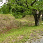 月岡神社にある土塁・虎口