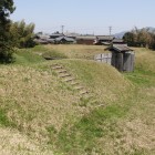 主郭土塁より北門、北郭を望む