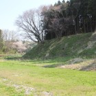 ３曲輪岩館西側土塁と水堀