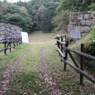 居館部大手土橋、大手門跡