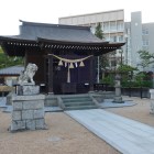二の丸御外庭の築山跡に建つ板倉神社