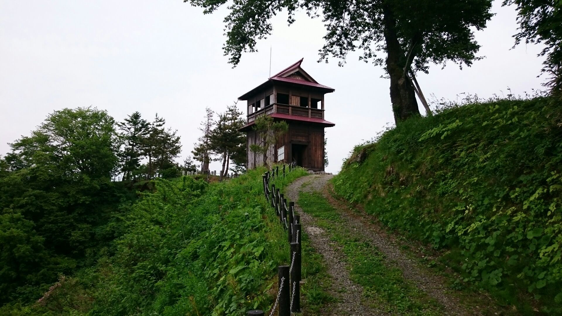 節黒城登城道