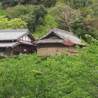 砂防公園近くの民家に残る、伝・高取城火薬櫓。（画像中央）