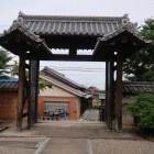 顕正寺に移築された大手門（内側から）