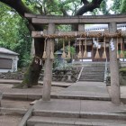 厳嶋神社の鳥居と社殿