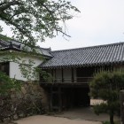 太鼓門及び続櫓。建物背面が高欄付き廊下になっている