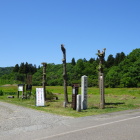 左「大手道」右「春日山神社」で本丸へ