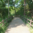 歴史公園入口の土橋