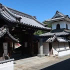 南溟寺の山門と太鼓楼