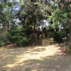 一段高い所に雷電神社と稲荷神社