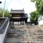 砦近くにある瑞泉寺