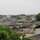 中央奥の高い所が丸根砦跡