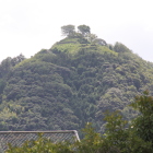 東面の月山富田城山頂の丸