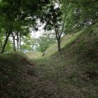 主郭東側の土塁・堀