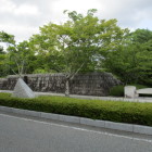 石垣を模したコンクリート壁