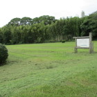 綺麗に芝刈りされた官衙跡