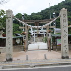 原爆に耐えた鶴羽根神社の石鳥居