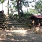 門跡の石垣と雲の井。