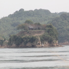 対岸より能島城遠望先端部